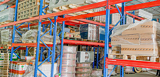 Heavy duty industrial selective steel racking system
