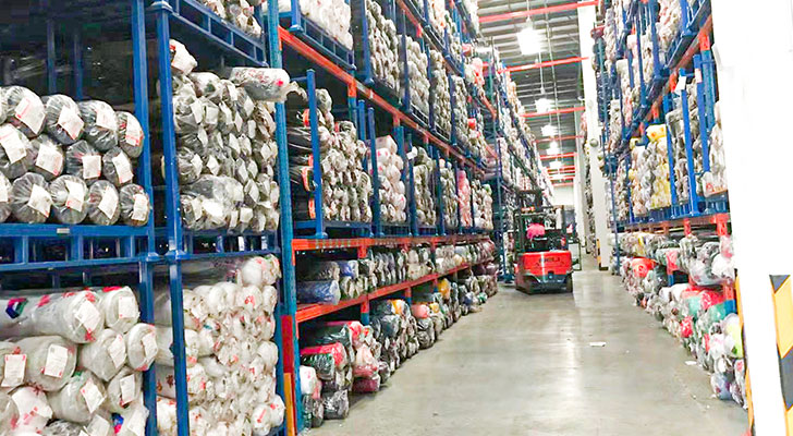 Warehouse clothing racking system