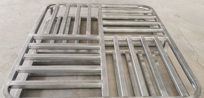 Metal steel pallet with 4 way forklift entry